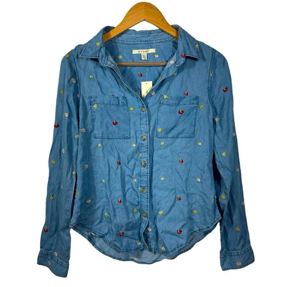 NEW Francesca's Mi Ami Chambray Embroidered Button Down Top Size XS - Picture 1 of 8